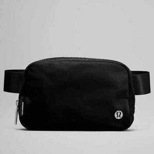 NWT Lululemon UNISEX Black Belt Bag - Crossbody 1L